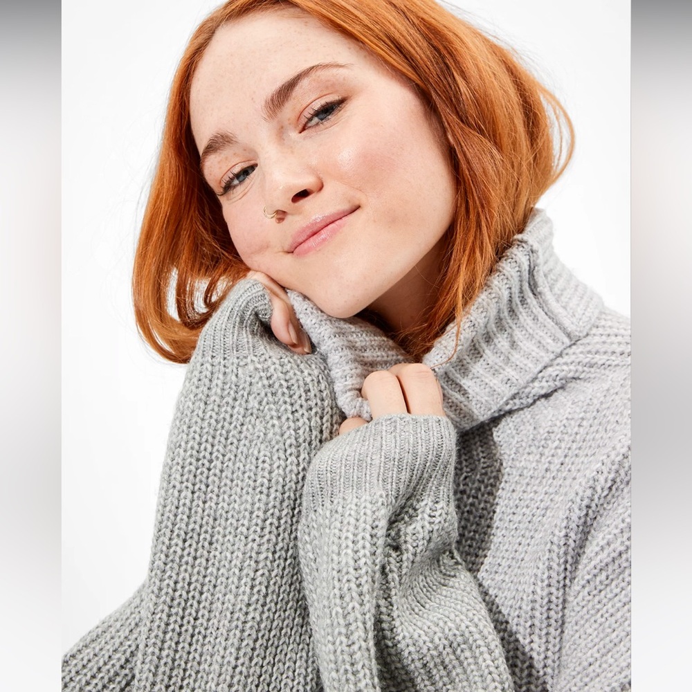 American Eagle two tone grey turtleneck - Picture 8 of 9